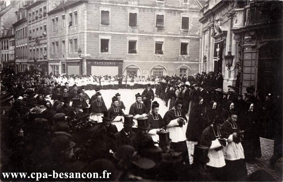 Besançon - Funérailles de Monseigneur Fulbert Petit, archevêque de Besançon - 11 décembre 1909